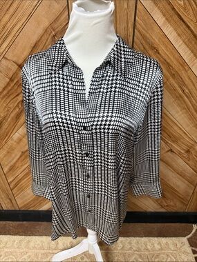 L’ANGENCE Houndstooth silk top. New condition. Size XL